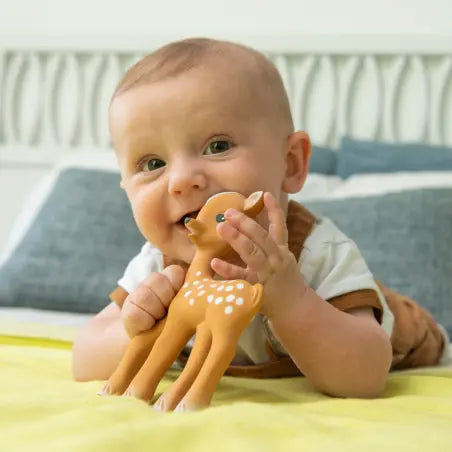 Fanfan le faon avec un bébé